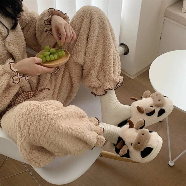 دمپایی حوله ای زنانه مدل گاوی ZYAS-01 - Image 4