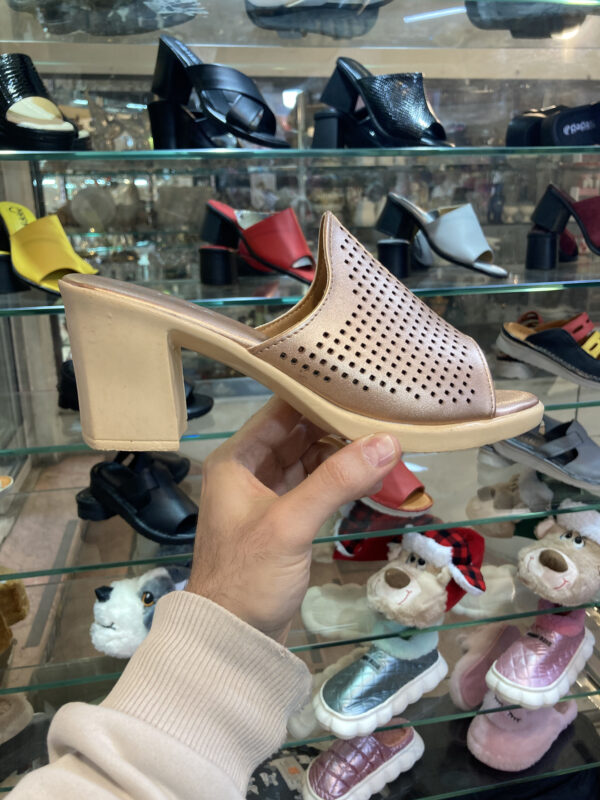صندل مجلسی زنانه رایکا مدل rose-gold - Image 2