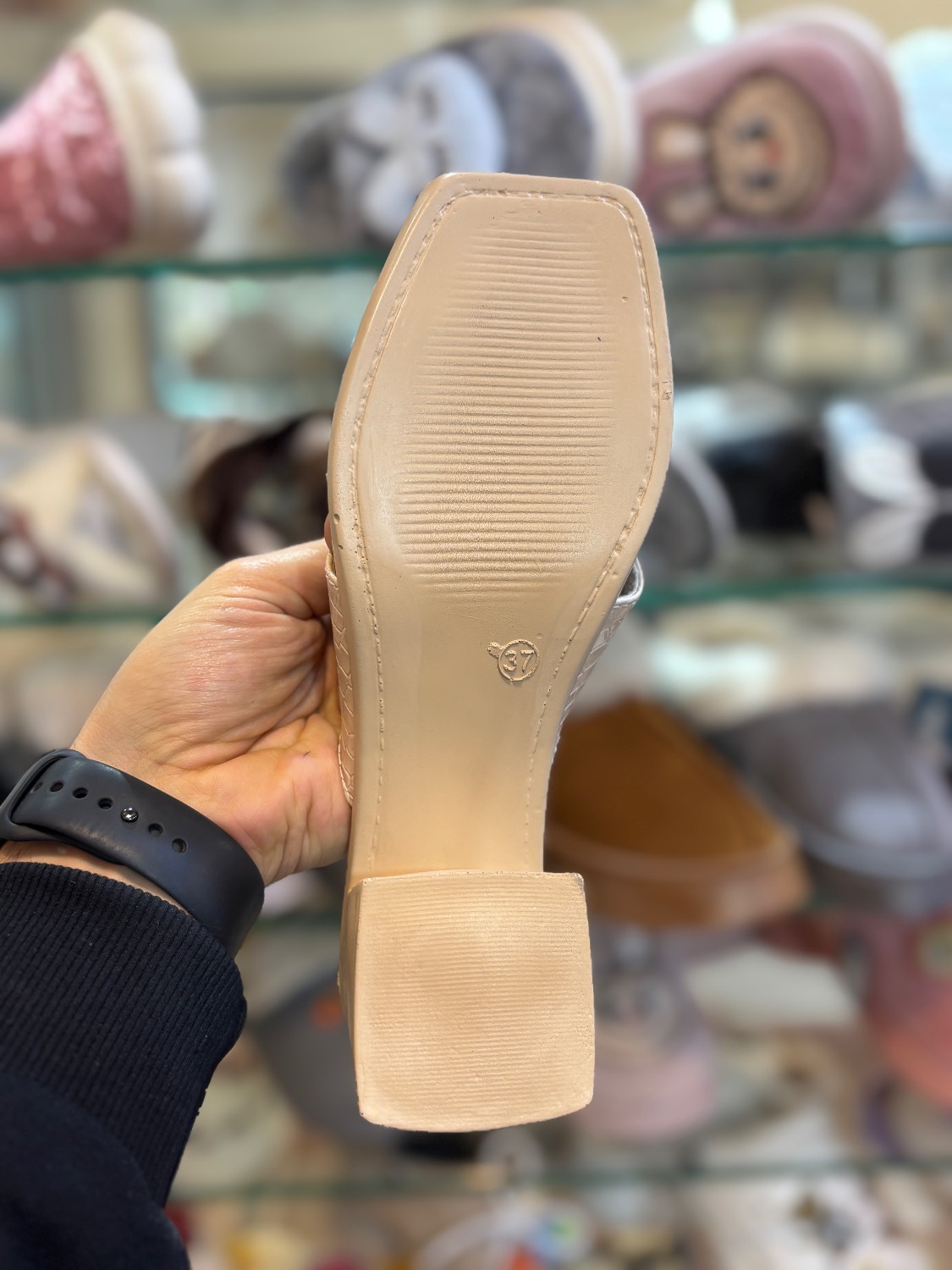 صندل مجلسی زنانه رایکا مدل ضربدری کرم - Image 4