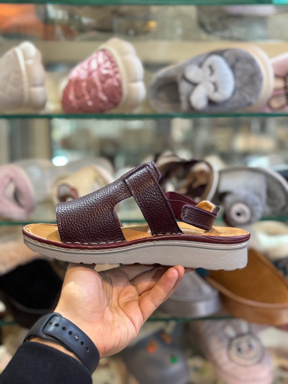 صندل طبی چرم طبیعی ماکسیم مدل کمند بندار red - Image 4